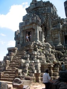 Ангкор. Одна из местных пирамид