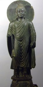 Скульптура Будды в гандхарском стиле нимб римская одежда