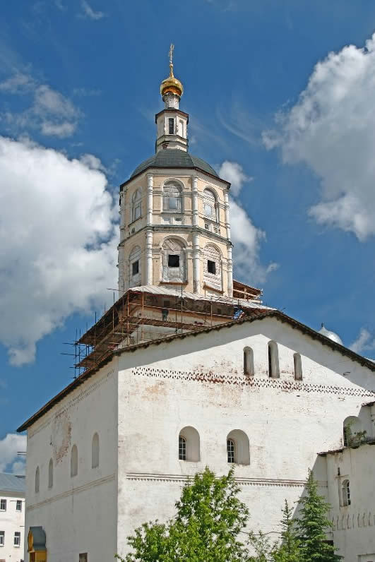 Самая старинная сохранившаяся постройка монастыря - церковь Рождества Христова, с трапезной и колокольней. Взято из интернета